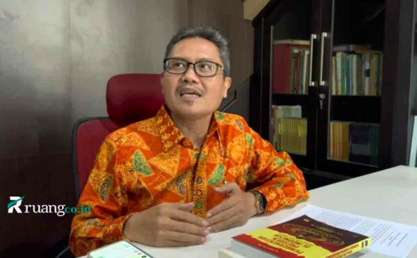 Dr. Hufron, pakar hukum tata negara dari Universitas 17 Agustus 1945 (UNTAG) Surabaya