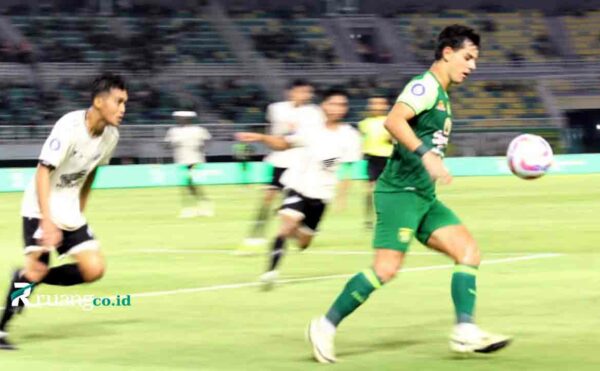 Persebaya Surabaya vs PSM Makassar