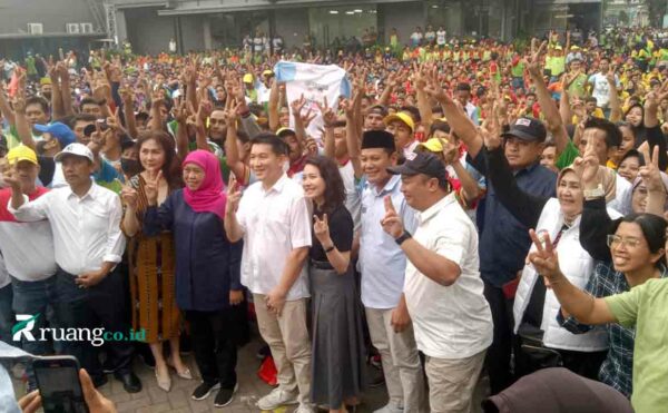 Khofifah dan Subandi Sidoarjo di PT Integra Cabinet