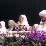 Khofifah bersama Habib Syekh sholawat GOR Sidoarjo