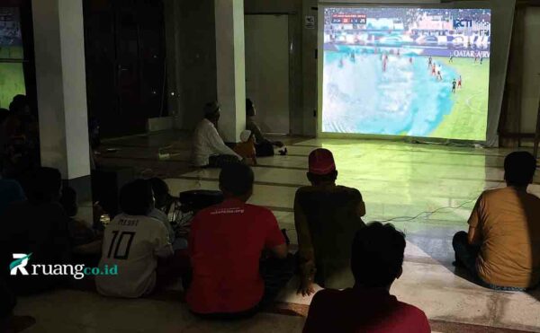 Nonton Bareng Masjid Al-Haq Surabaya