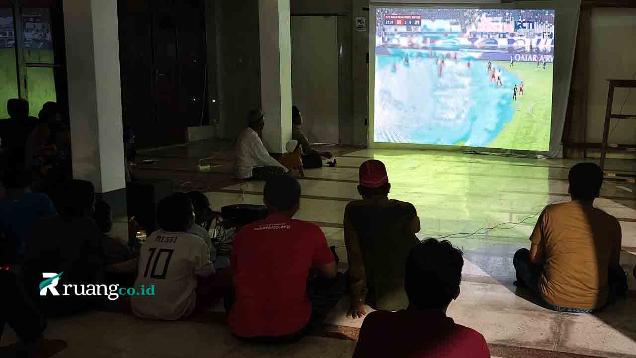 Nonton Bareng Masjid Al-Haq Surabaya