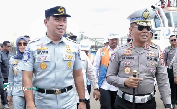 Tim Jasa Raharja dan Korlantas Polri melakukan survei jalur di Pos Lalu Lintas Cikopo untuk persiapan Natal 2024 dan Tahun Baru 2025.