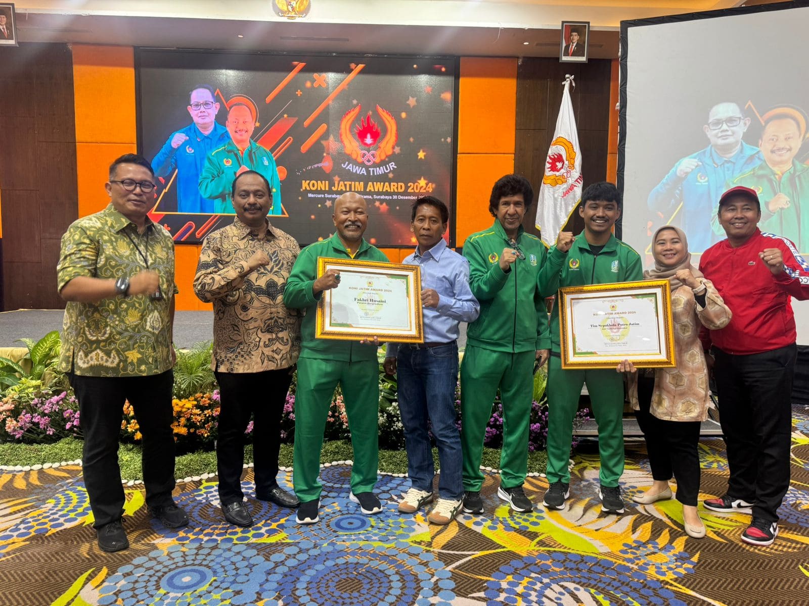 Suasana pemberian penghargaan KONI Jatim Award 2024 di Hotel Mercure Surabaya.