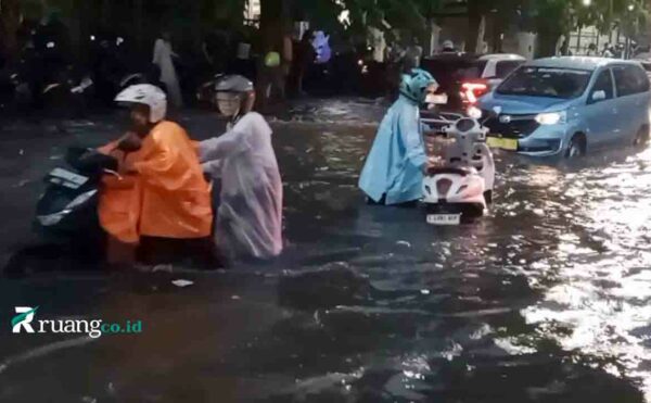 banjir Surabaya gelombang Kelvin-Rossby