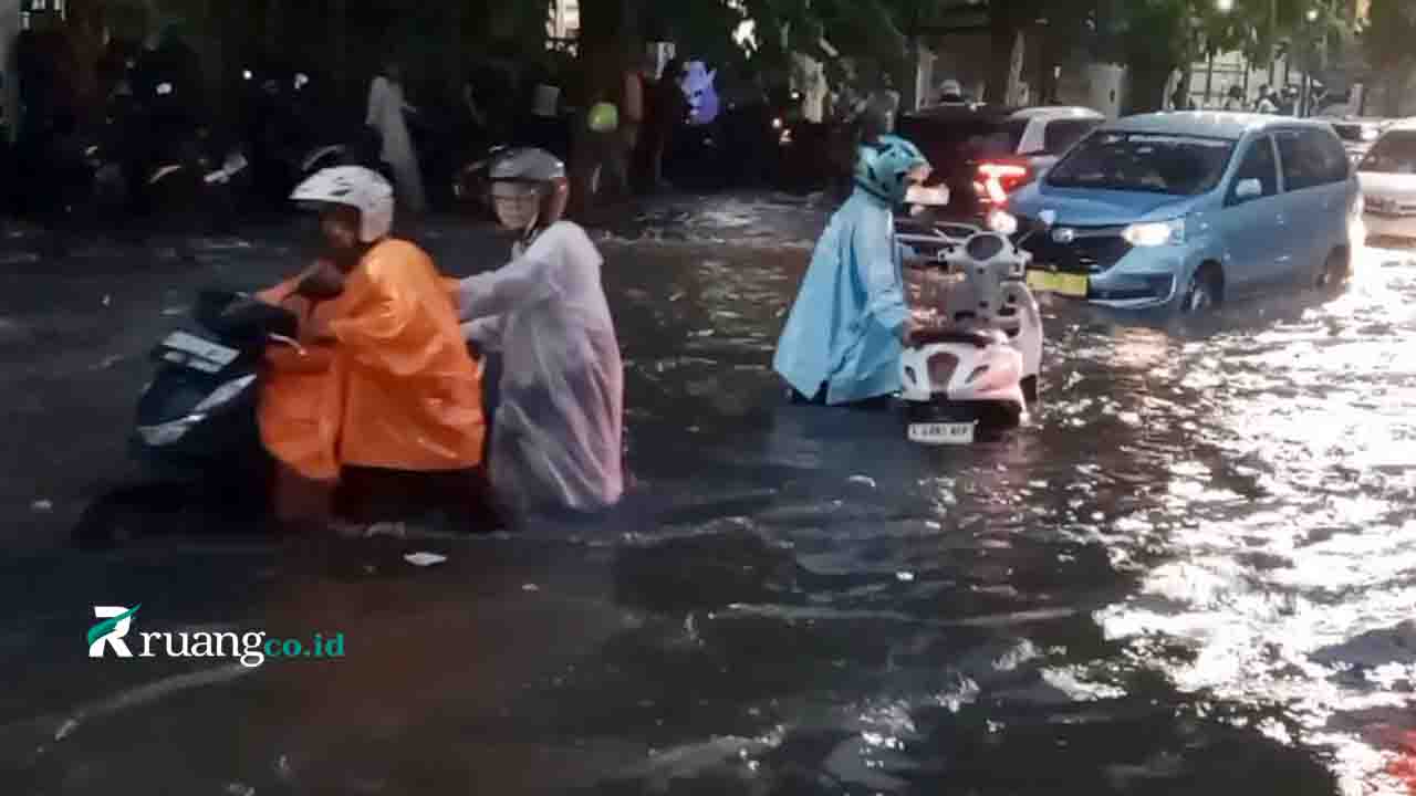 banjir Surabaya gelombang Kelvin-Rossby