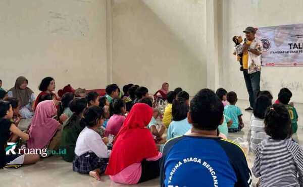 Disperpusip Jatim dongeng untuk anak pengungsi korban banjir