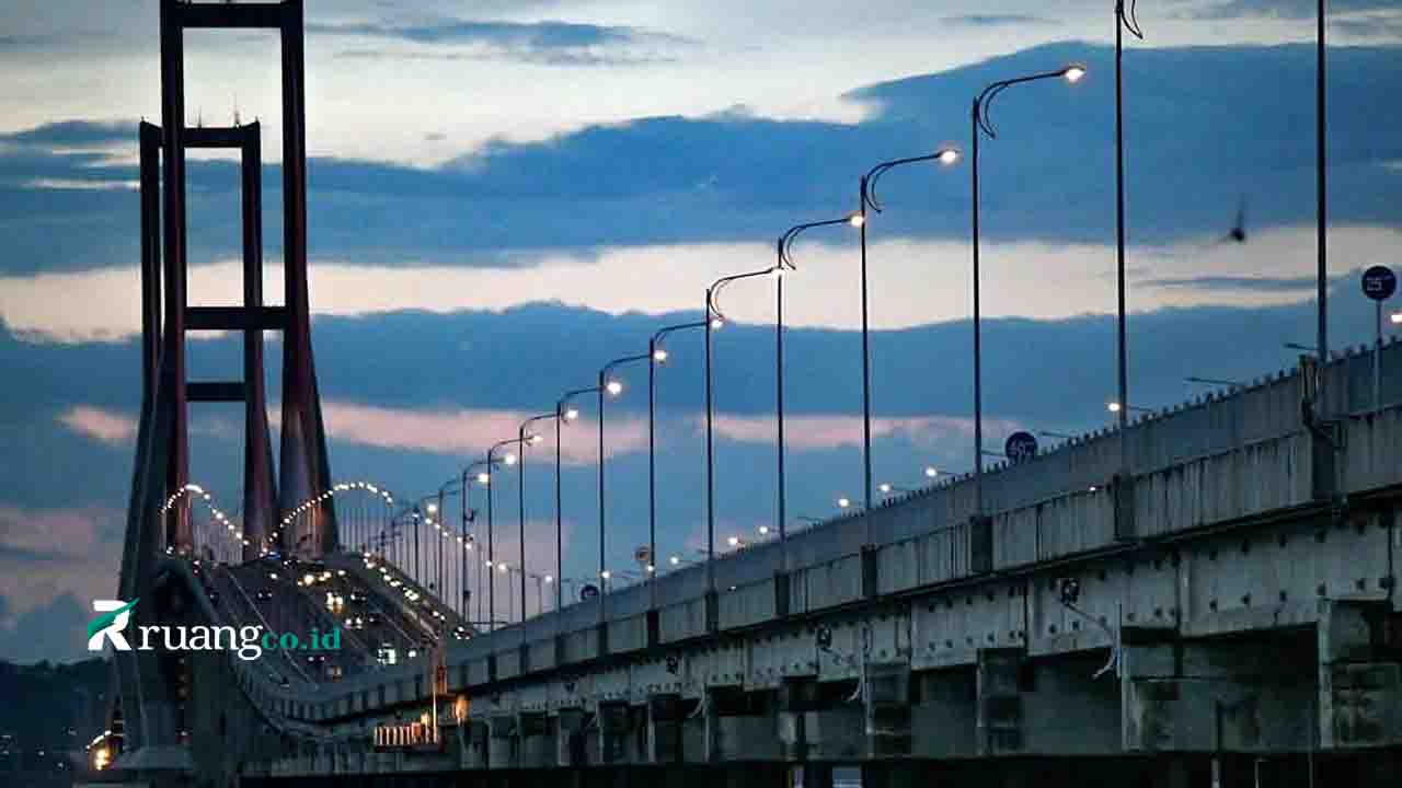 jembatan Suramadu dan wisata Surabaya