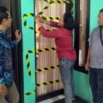 demo warga kantor desa Sidokerto disegel