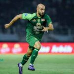 Mohammed Rashid merayakan gol di Derbi Suramadu antara Persebaya Surabaya melawan Madura United, Liga 1 2024