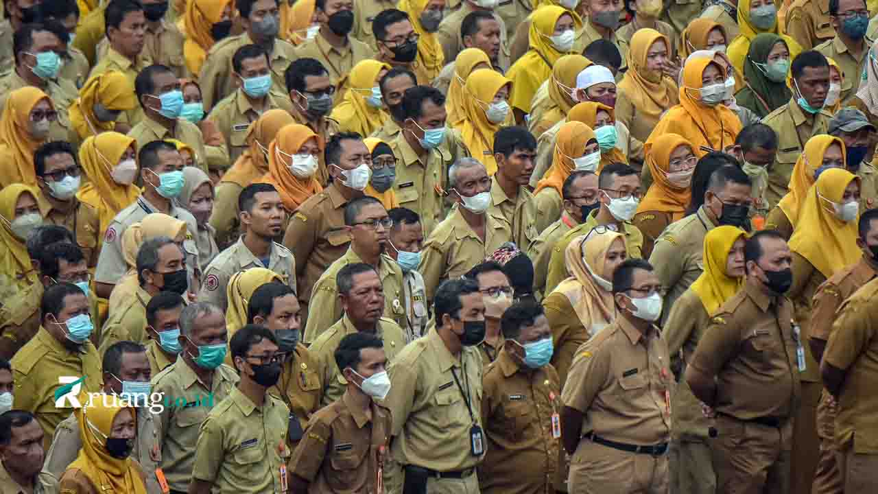 gaji pns dan gaji pensiunan pns naik 2025