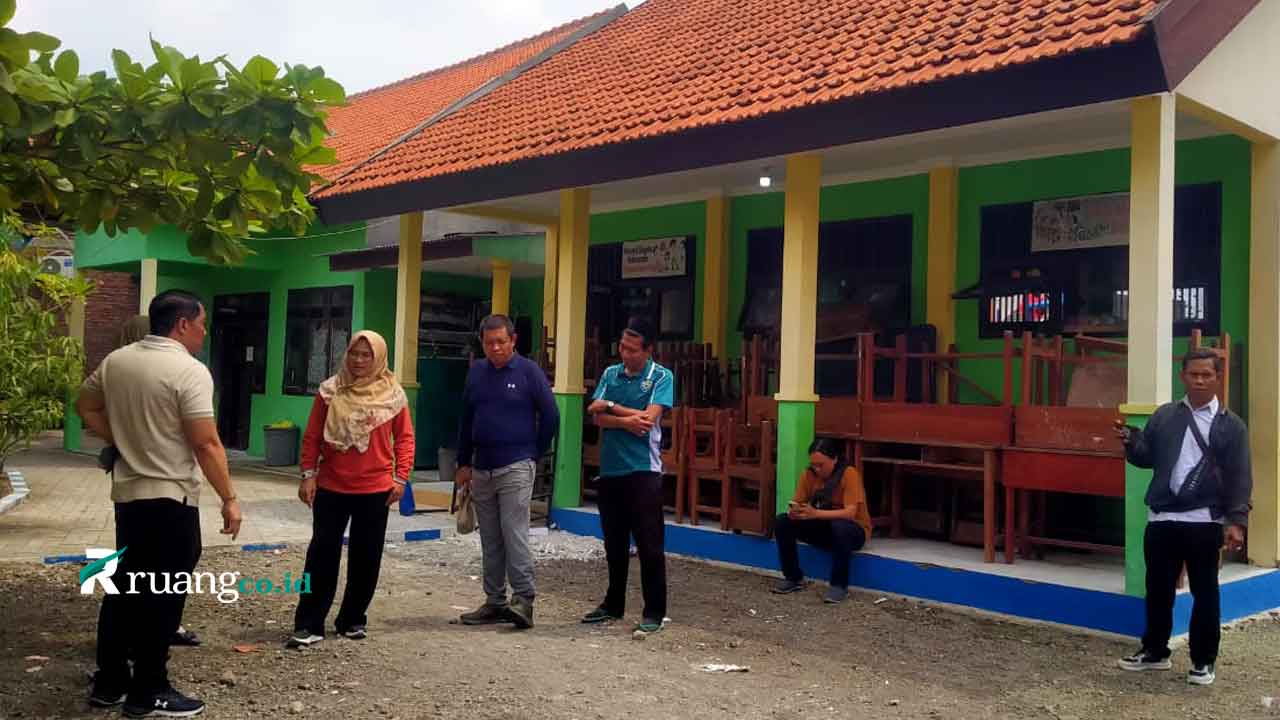 Atap kelas SDN Sidodadi ambruk