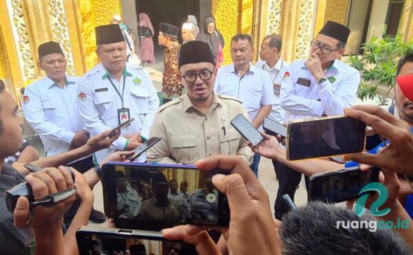 Batas usia haji dan antrean haji Indonesia