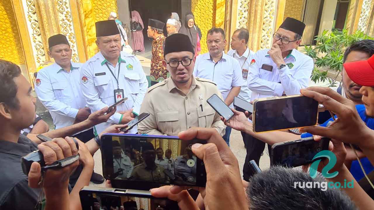 Batas usia haji dan antrean haji Indonesia