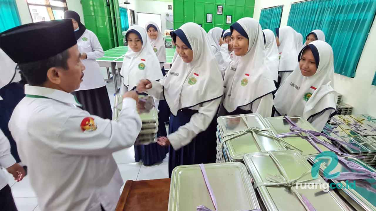 program makan bergizi gratis MTSN 3 Surabaya