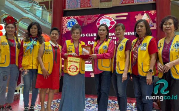 Lions Club Surabaya Shining Rayakan Imlek dengan Lansia