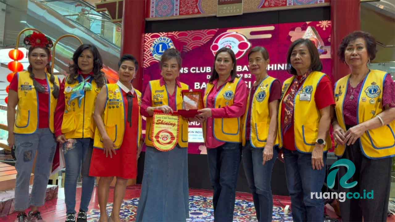 Lions Club Surabaya Shining Rayakan Imlek dengan Lansia