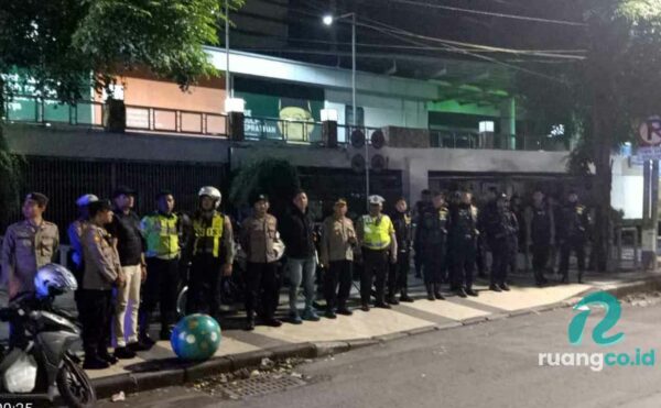 patroli keamanan malam Surabaya