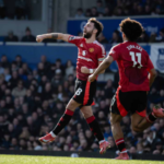 Selebrasi Bruno Fernandes di laga Manchester United vs Everton di Goodison Park. (c) Manchester United Official