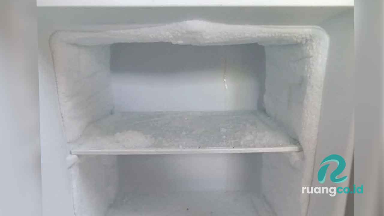 cara mencairkan bunga es di freezer