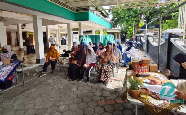 Masjid Al-Haq Surabaya Medical check-up gratis lansia