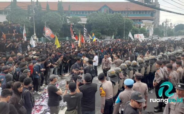 demo mahasiswa Surabaya