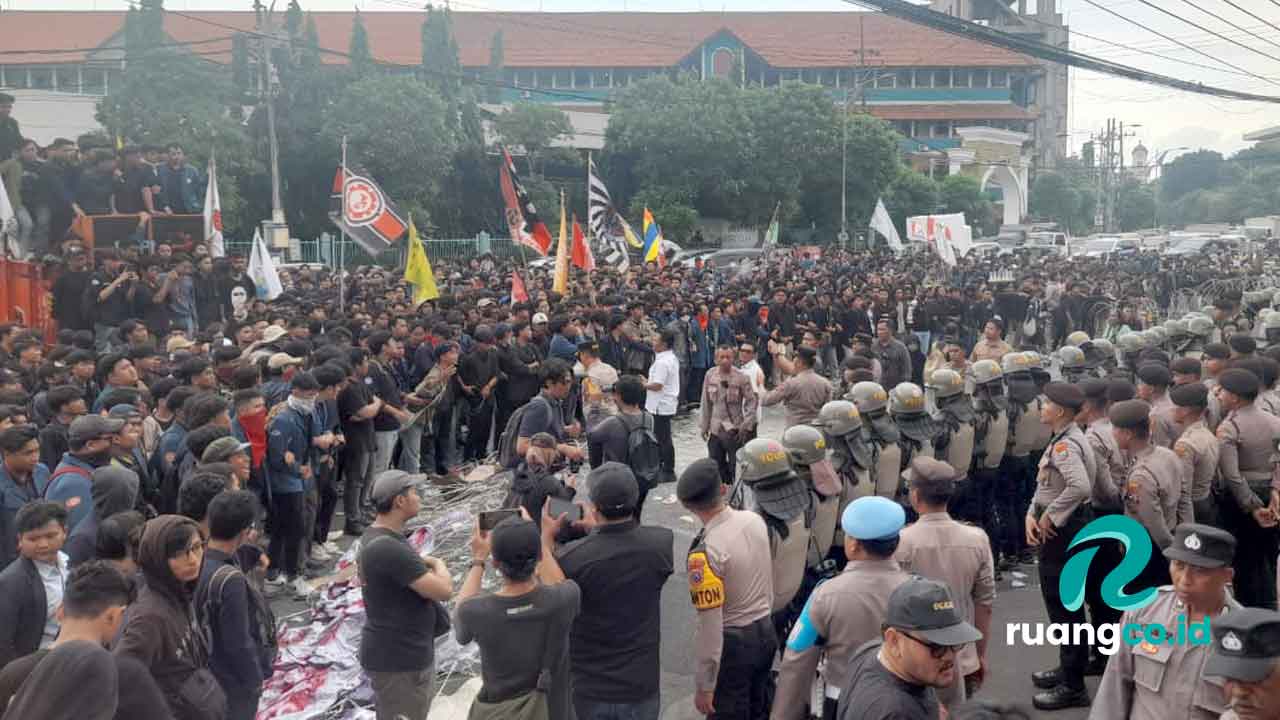 demo mahasiswa Surabaya