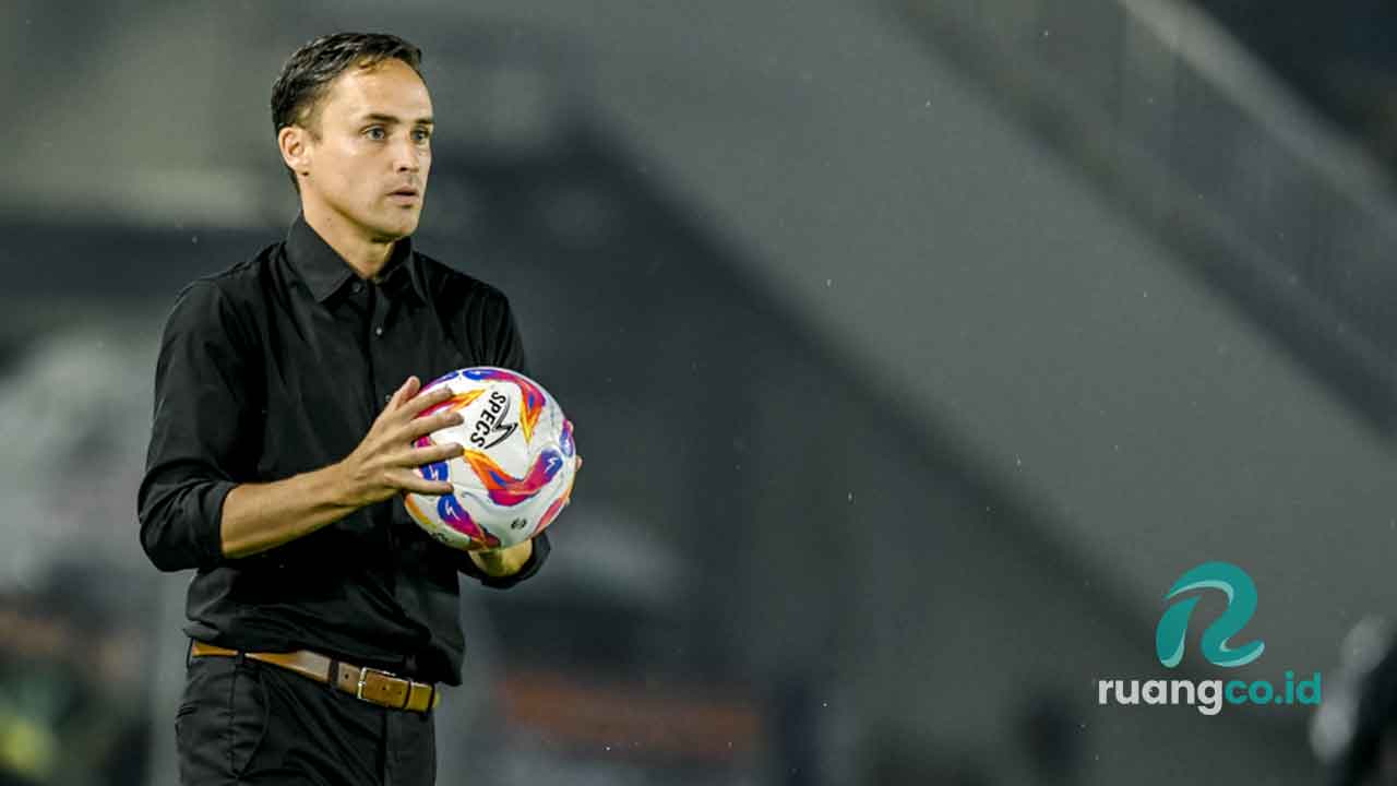 Coach Munster pelatih persebaya