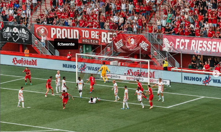 FC Twente sata bermain di stadion De Grolsch Veste.