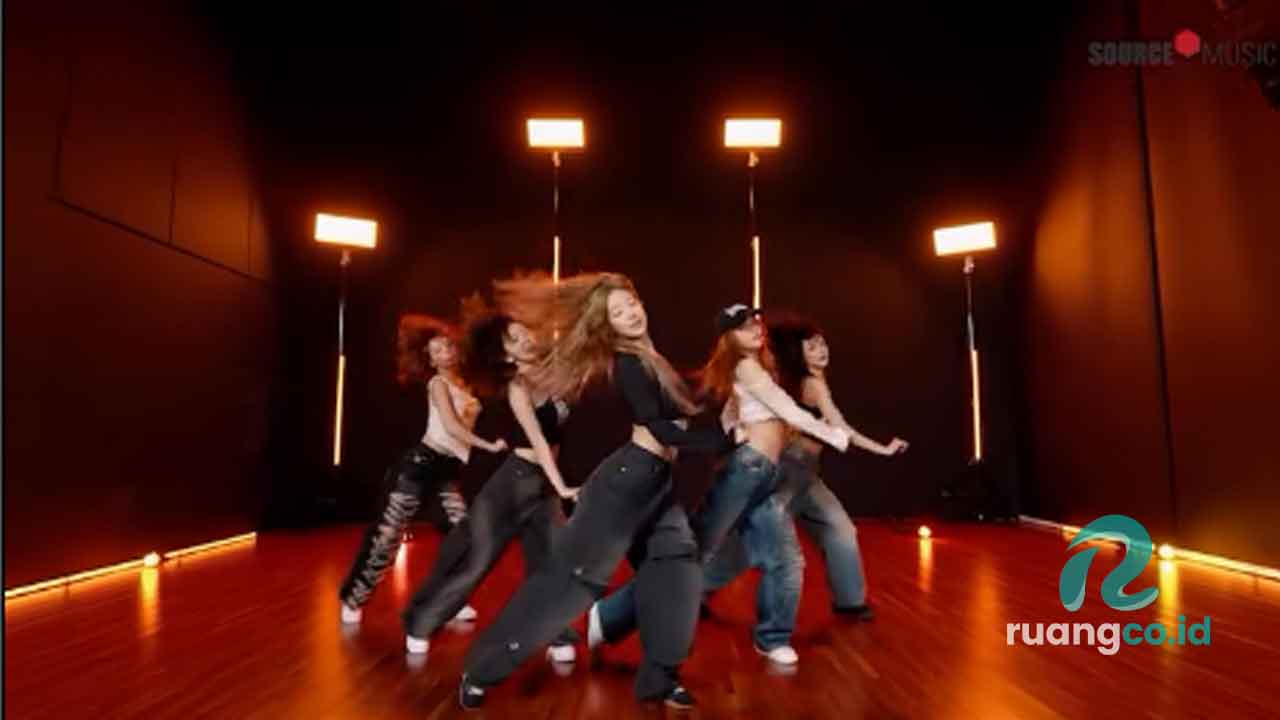 Makna Lagu HOT LE SSERAFIM