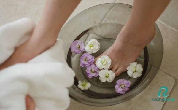 Atasi tumit pecah-pecah