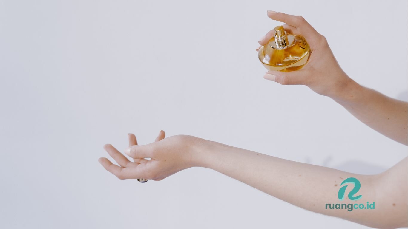 Rahasia Parfum Tahan Lama, Tips dan Trik Agar Wangi Sepanjang Hari