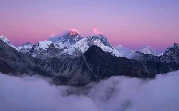 7 Gunung Tertinggi “Seven Summit” Dunia, Salah Satunya Ada Gunung di Indonesia