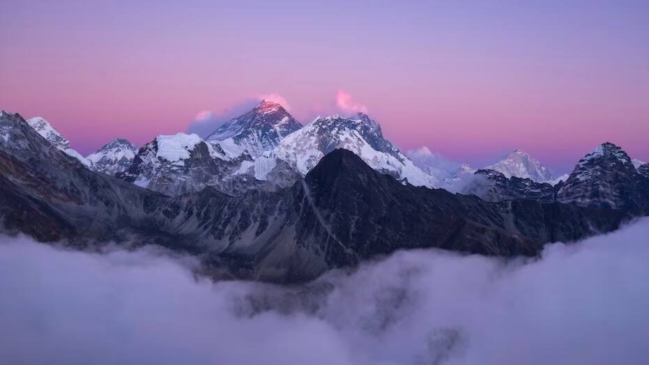 7 Gunung Tertinggi “Seven Summit” Dunia, Salah Satunya Ada Gunung di Indonesia