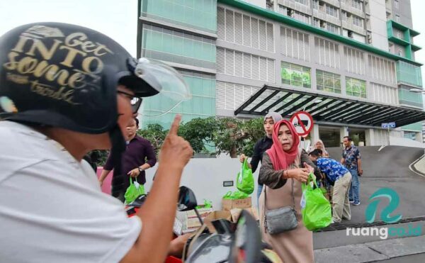 Berbagi takjil Ramadan