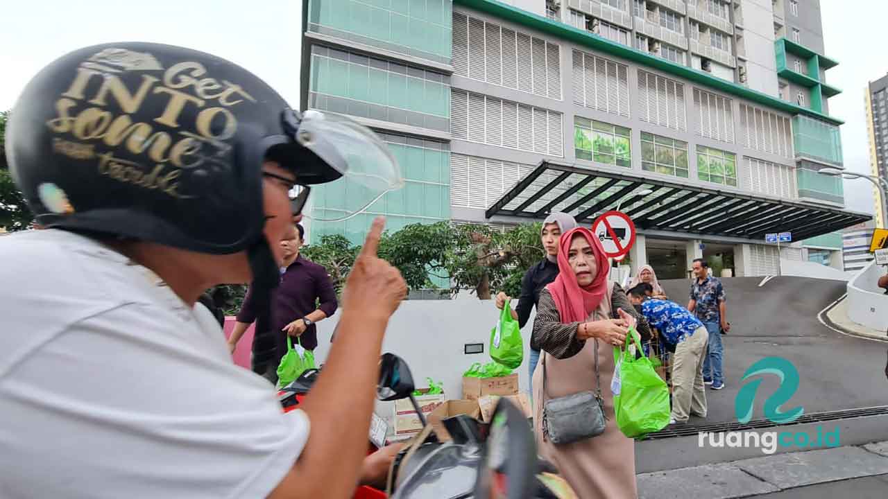 Berbagi takjil Ramadan