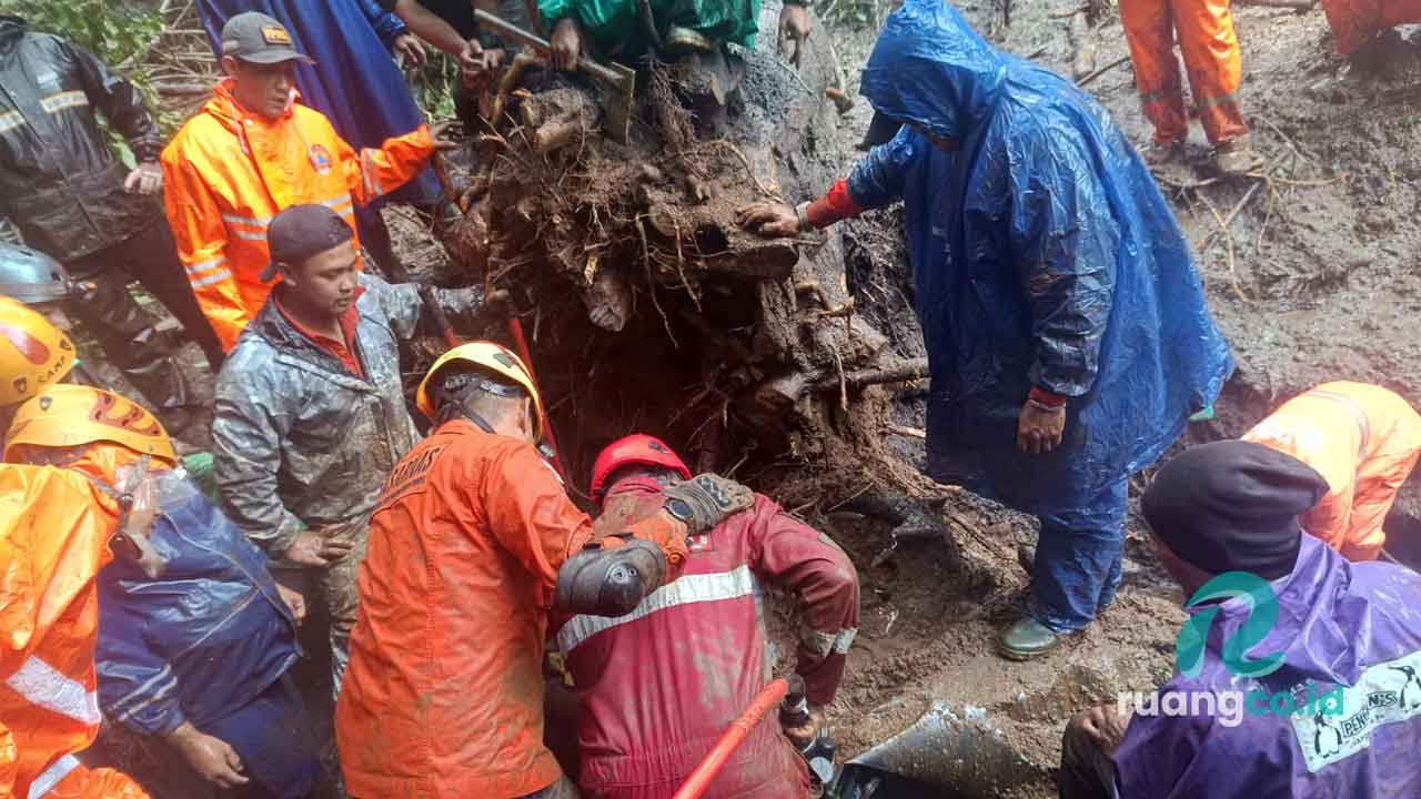 Longsor Pacet-Cangar