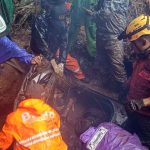 evakuasi korban longsor Cangar