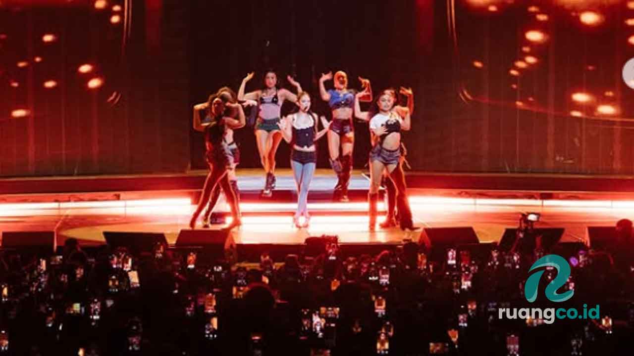 Lirik With the IE Jennie BLACKPINK