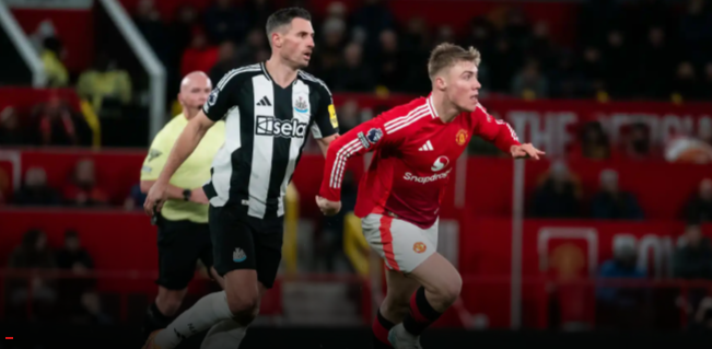 Pemain Manchester United dan Newcastle United dalam pertandingan Premier League (Photo by : ManUtd Official)