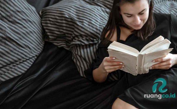 manfaat membaca sebelum tidur