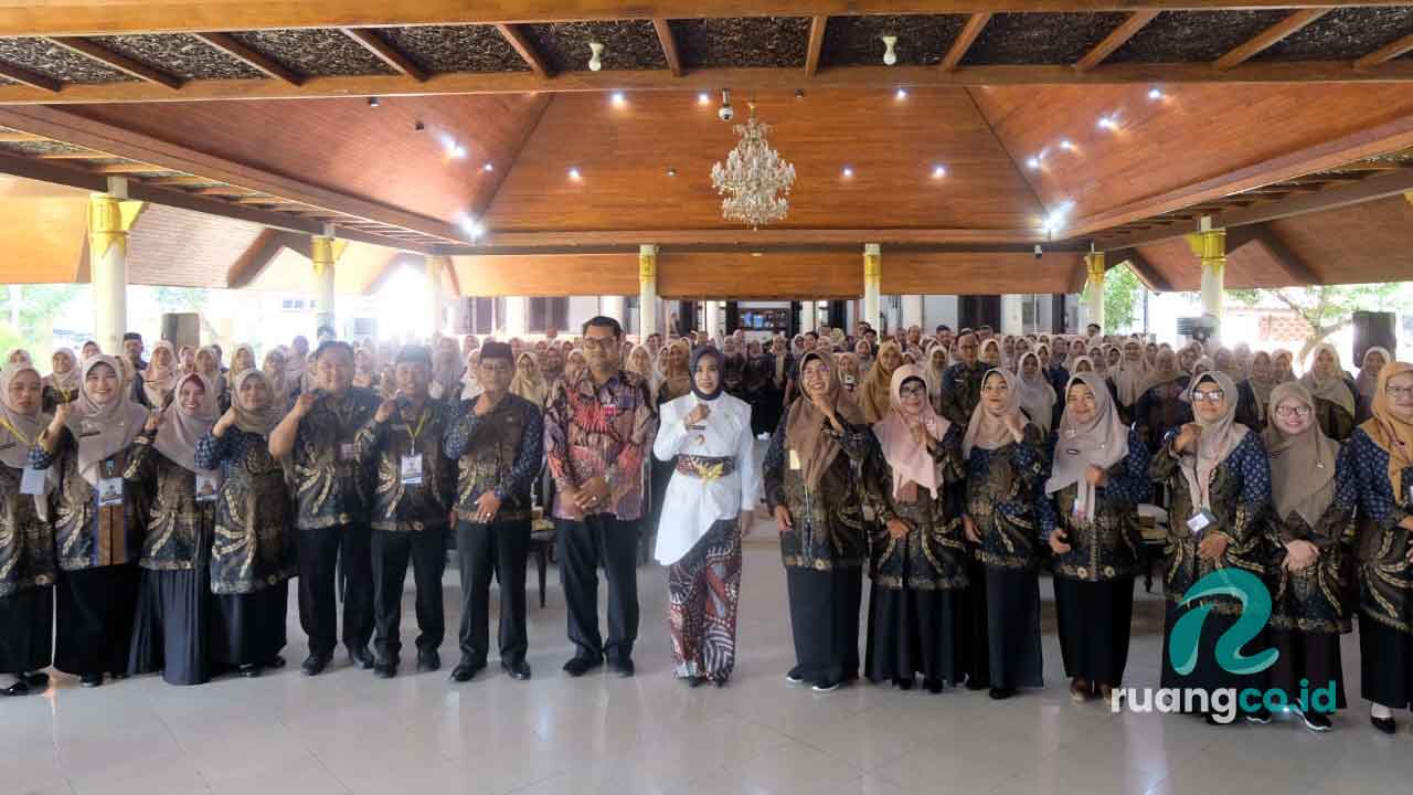 guru pendidikan karakter