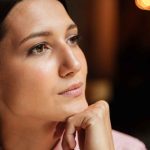 cara mengatasi wajah berminyak dan jerawat