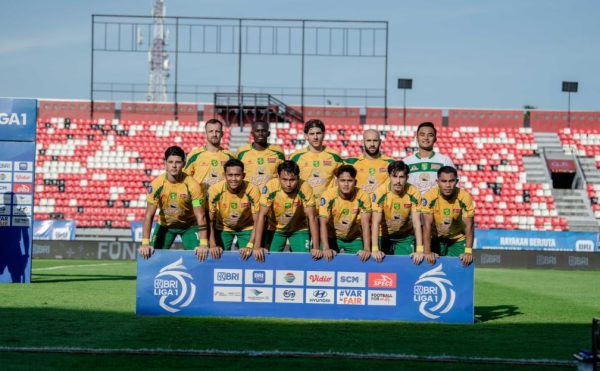 Tim Persebaya saat menghadapi Arema FC di Liga 1 2025. (Dok Official PERSEBAYA)