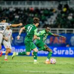 Pemain Persebaya ketika berlaga melawan Madura United di Stadion Gelora Bung Tomo. (Dok. Official Persebaya)