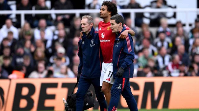 Joshua Zirkzee Cedera Saat Melawan Newcastle United. (Dok. Official ManUtd)