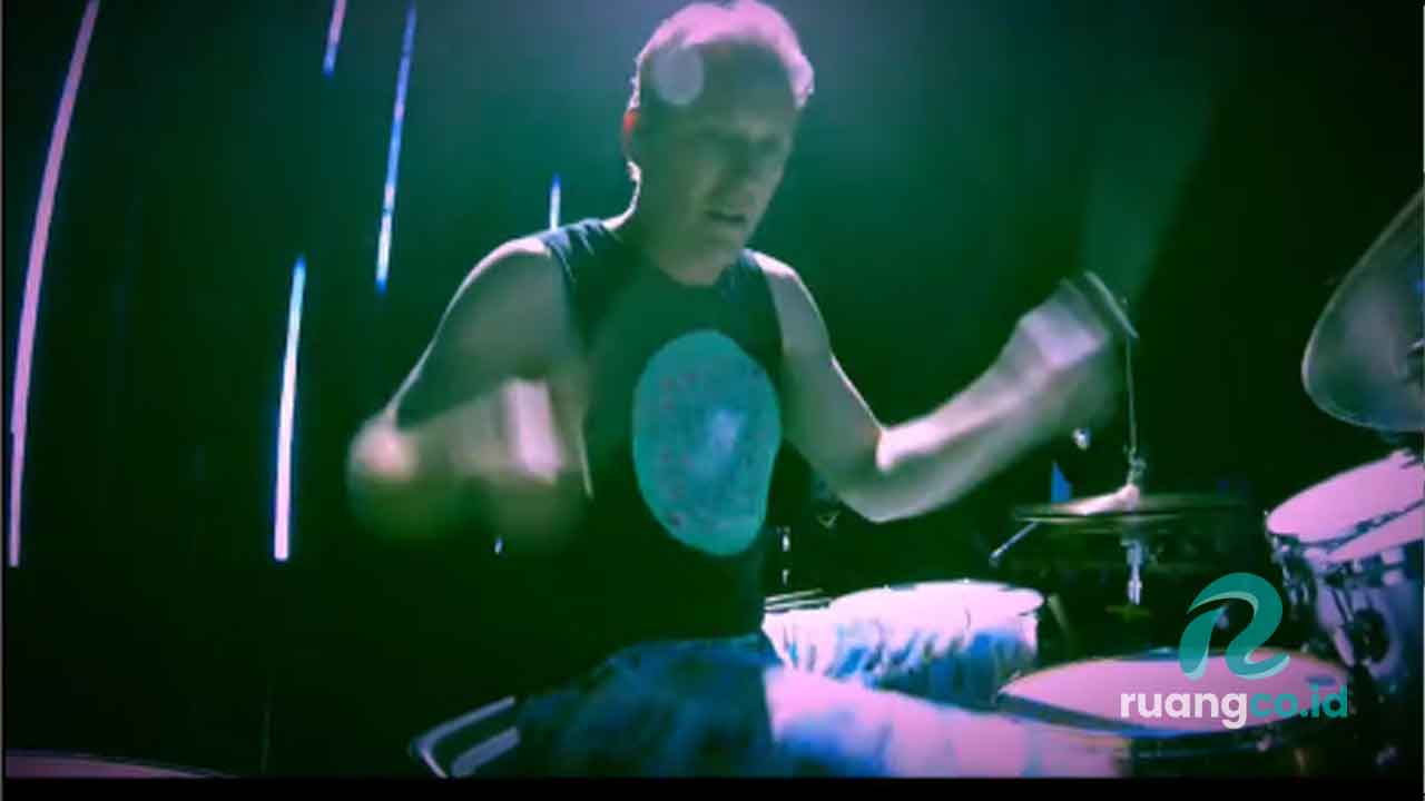 Josh Freese Keluar dari Foo Fighters