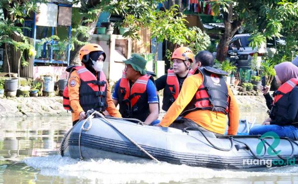 aksi bersih sungai Surabaya