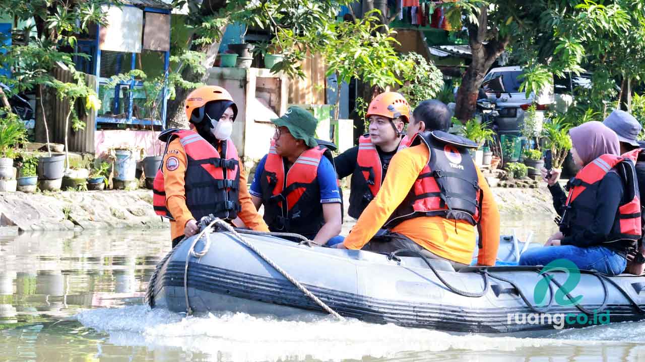 aksi bersih sungai Surabaya