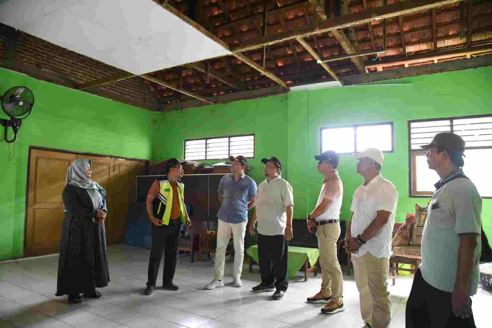 Plafon SDN 1 Sebani jebol